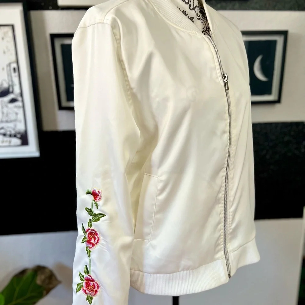 Silky pearl white jacket